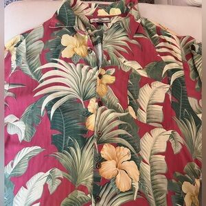 Tommy Bahama short sleeve button down shirt.
Used but like new. 
Size XL